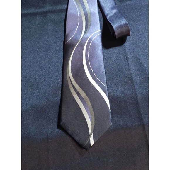 Elegant Pierre Cardin Men's Silk Tie With Modern Wave Pattern In Black & Gray - Picture 1 of 10
